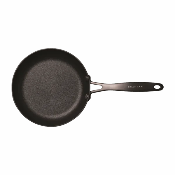 Lille sort stegepande fra Scanpan Pro SB+ serien set fra oven