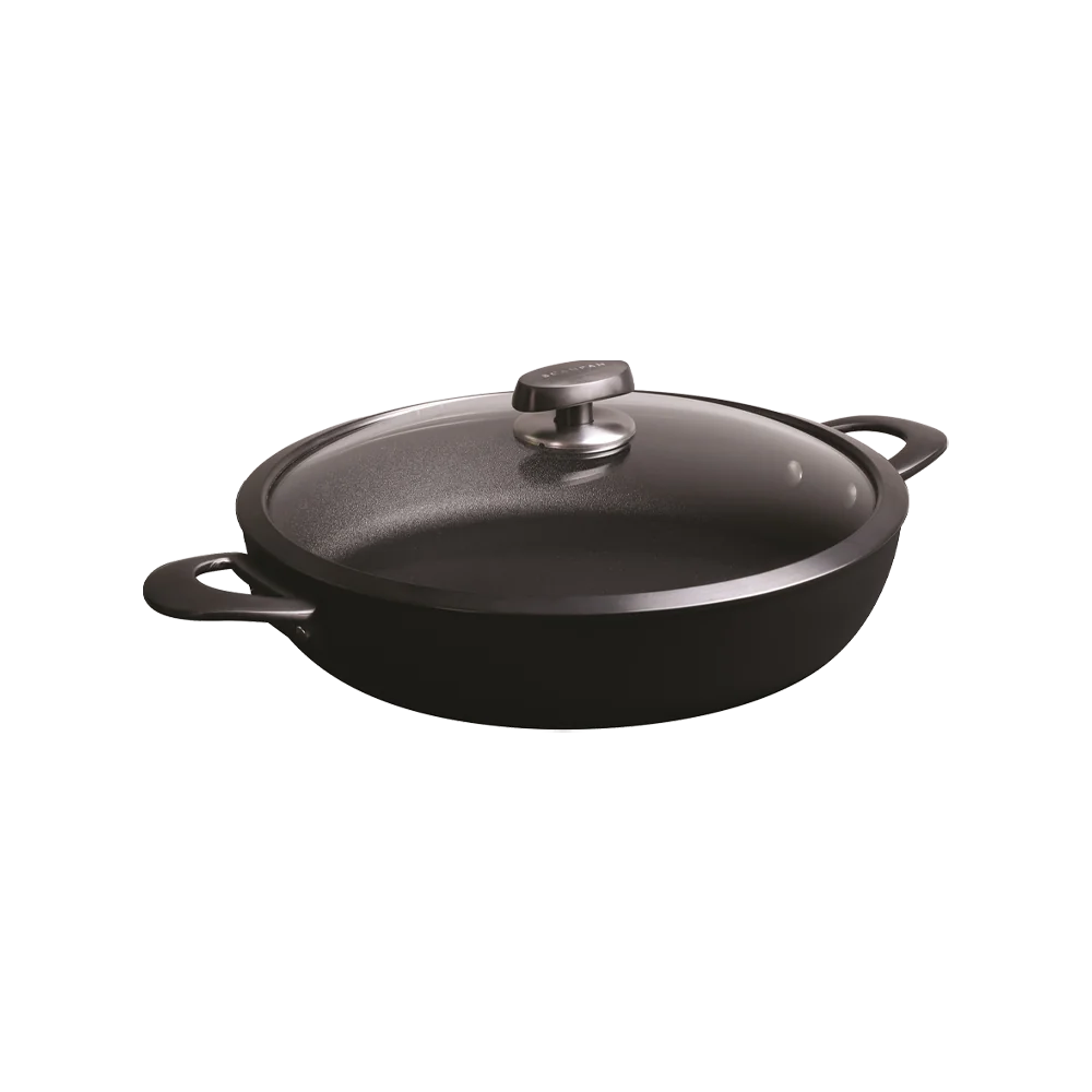 Scanpan Pro SB+ chefpande set fra siden med låg på