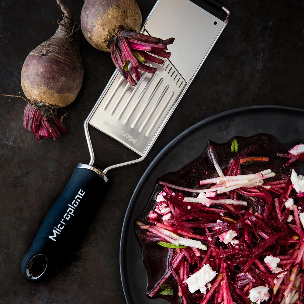 Microplane Gourmet Julienne Slicer rivejern med rødbede