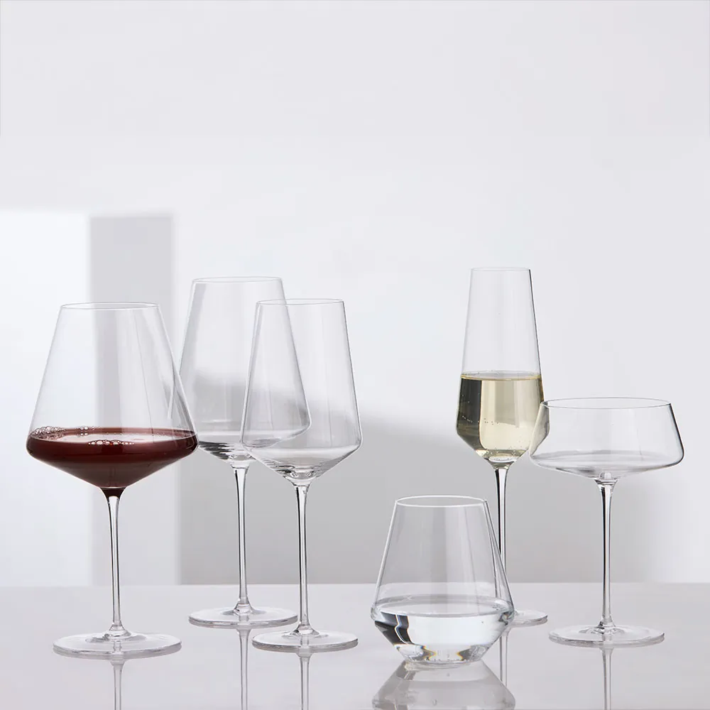 Serien af Ultima krystalglas fra Aida bestående af 6 forskellige slags glas. Rødvin, hvidvin og vand med indhold