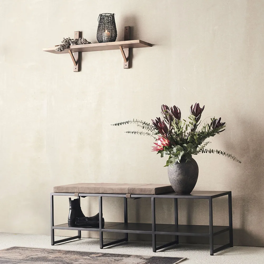 MUUBS Memory 28 krukke med blomster på bænk