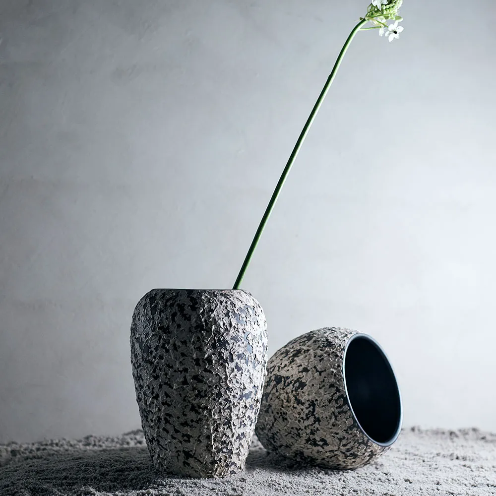 1 stående og 1 liggende Muubs Dawn 26 vase
