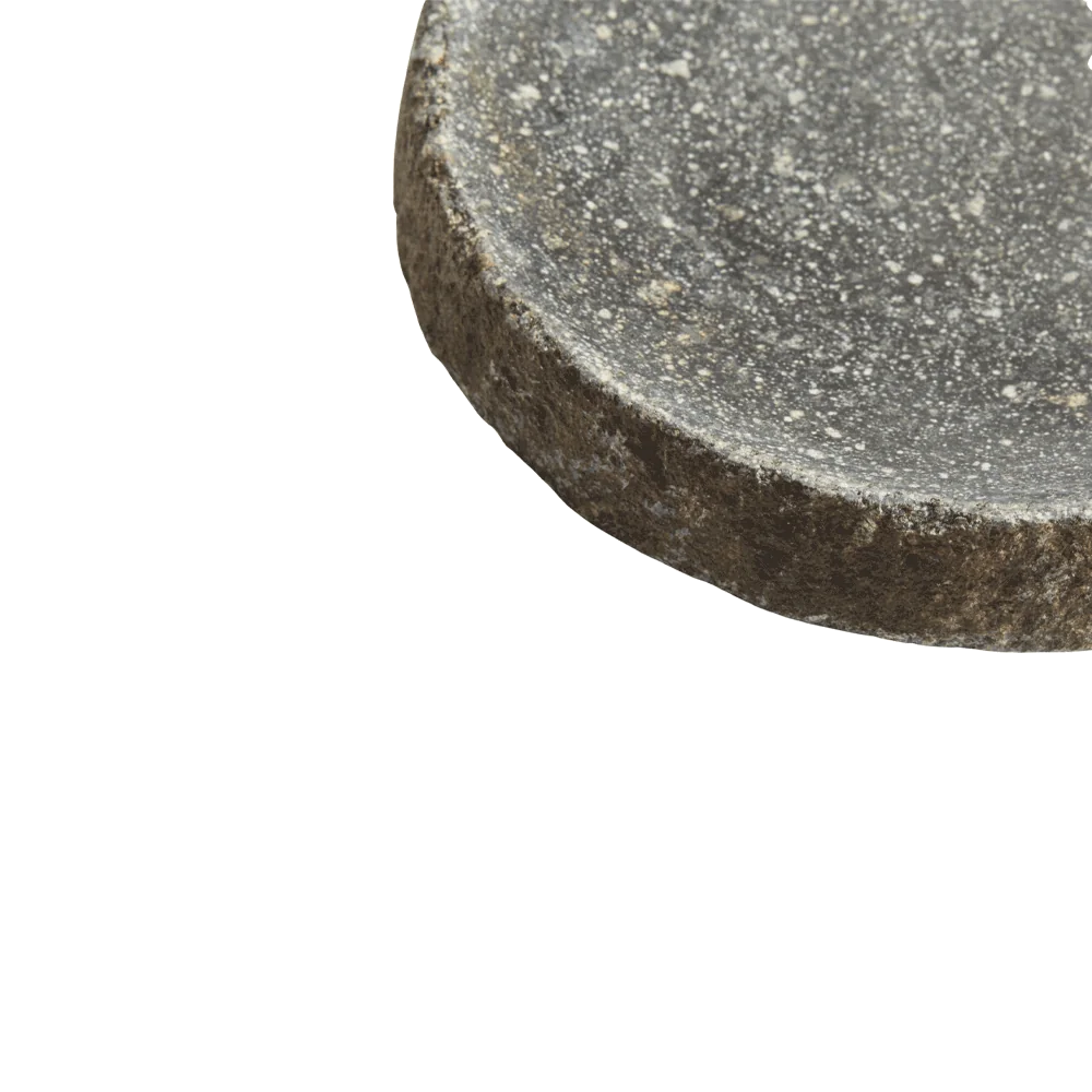 Nærbillede af kanten af Valley fad i flodsten 12 cm