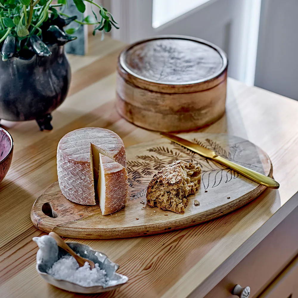 Creative Collection Moya krukke med låg på bord med ostebræt